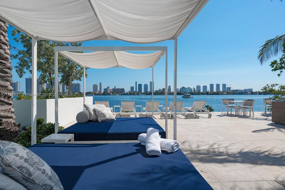 For Sale: $1,150,000 (2 beds, 2 baths, 1667 Square Feet)