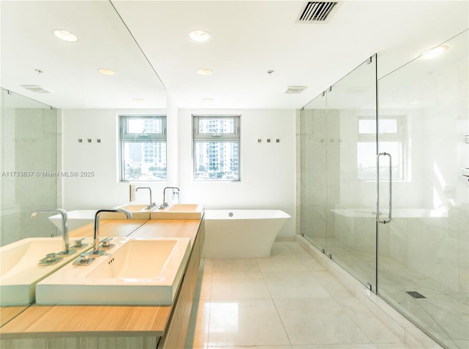 For Sale: $1,150,000 (2 beds, 2 baths, 1667 Square Feet)