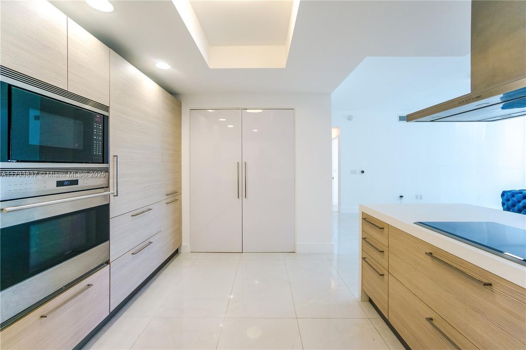 For Sale: $1,150,000 (2 beds, 2 baths, 1667 Square Feet)