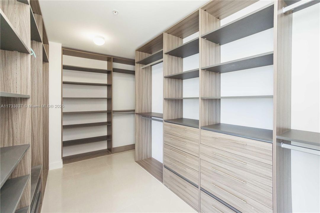 For Sale: $1,150,000 (2 beds, 2 baths, 1667 Square Feet)