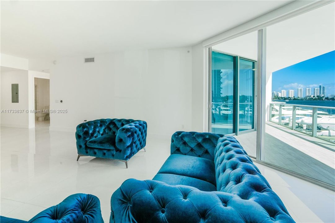 For Sale: $1,150,000 (2 beds, 2 baths, 1667 Square Feet)