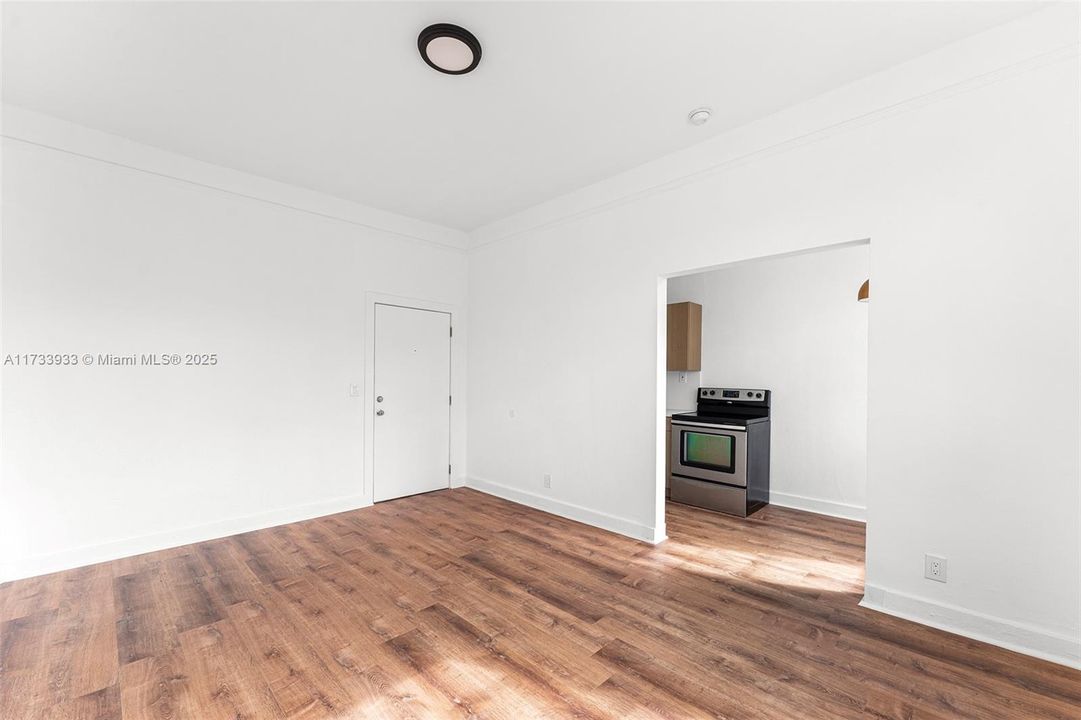 最近租的: $1,400 (0 贝兹, 1 浴室, 600 平方英尺)