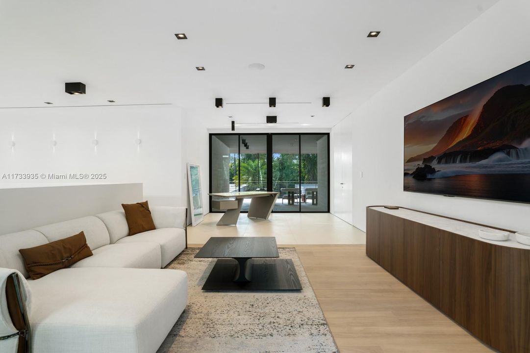 En Venta: $24,900,000 (6 camas, 7 baños, 8833 Pies cuadrados)