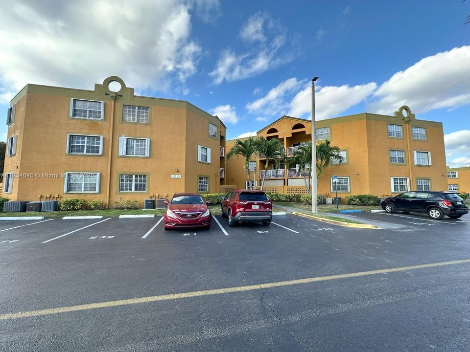 Recently Sold: $320,000 (2 beds, 1 baths, 933 Square Feet)