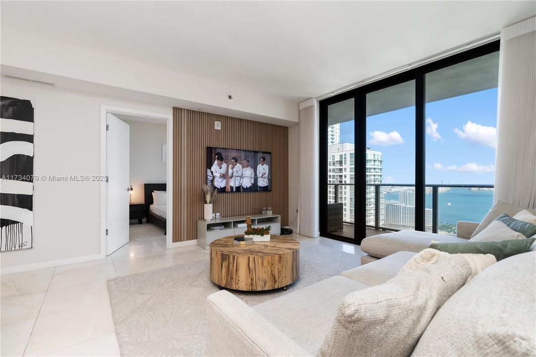 Recently Sold: $1,199,990 (2 beds, 3 baths, 1283 Square Feet)