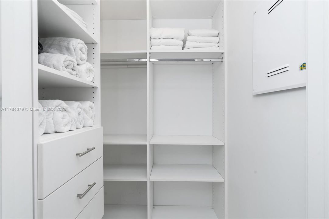 Recently Sold: $1,199,990 (2 beds, 3 baths, 1283 Square Feet)