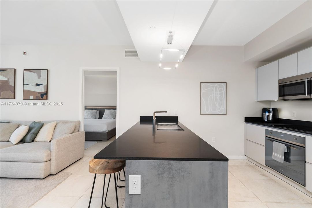 Recently Sold: $1,199,990 (2 beds, 3 baths, 1283 Square Feet)