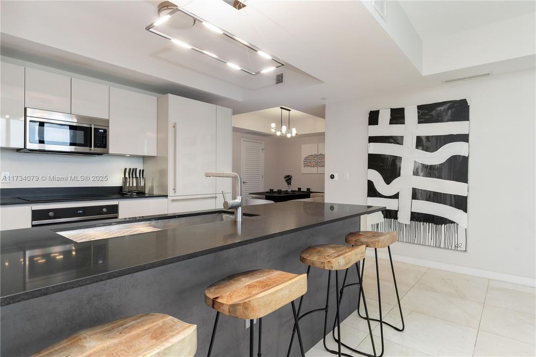 Recently Sold: $1,199,990 (2 beds, 3 baths, 1283 Square Feet)