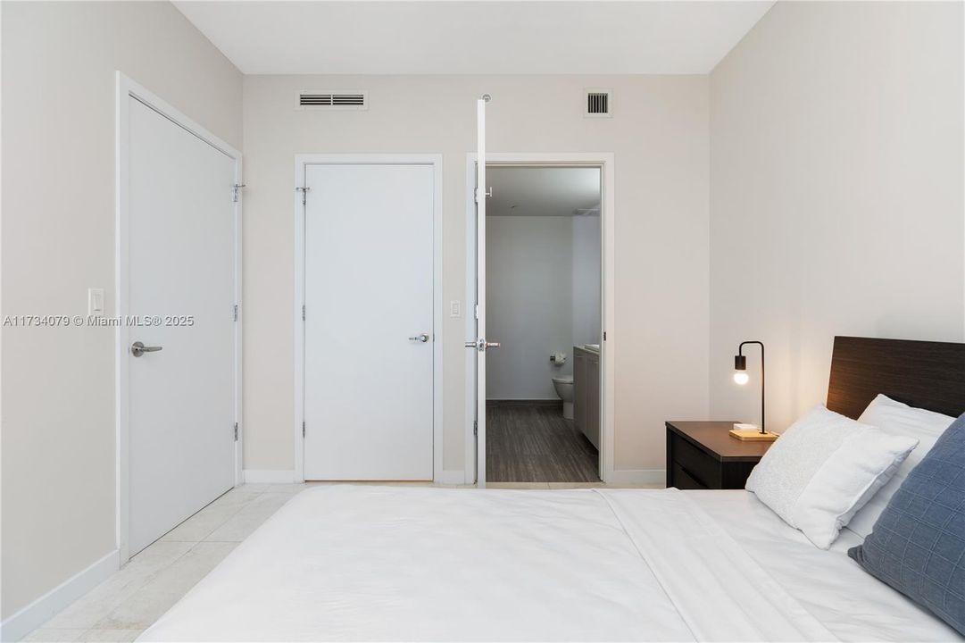 Recently Sold: $1,199,990 (2 beds, 3 baths, 1283 Square Feet)