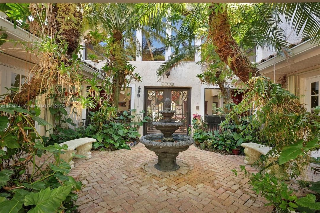 Recently Sold: $1,089,000 (5 beds, 3 baths, 3775 Square Feet)