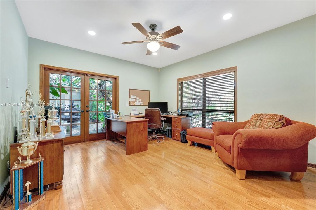 Recently Sold: $1,089,000 (5 beds, 3 baths, 3775 Square Feet)