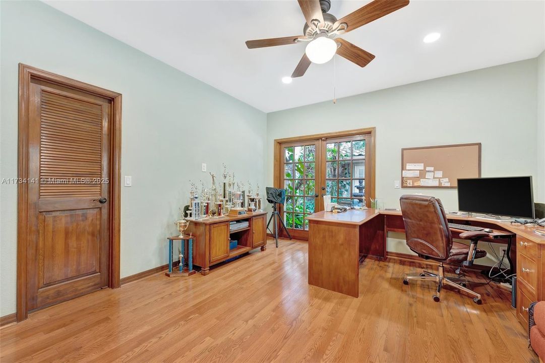 Recently Sold: $1,089,000 (5 beds, 3 baths, 3775 Square Feet)