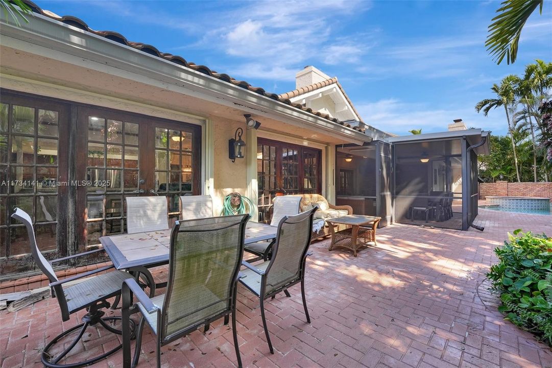 Recently Sold: $1,089,000 (5 beds, 3 baths, 3775 Square Feet)