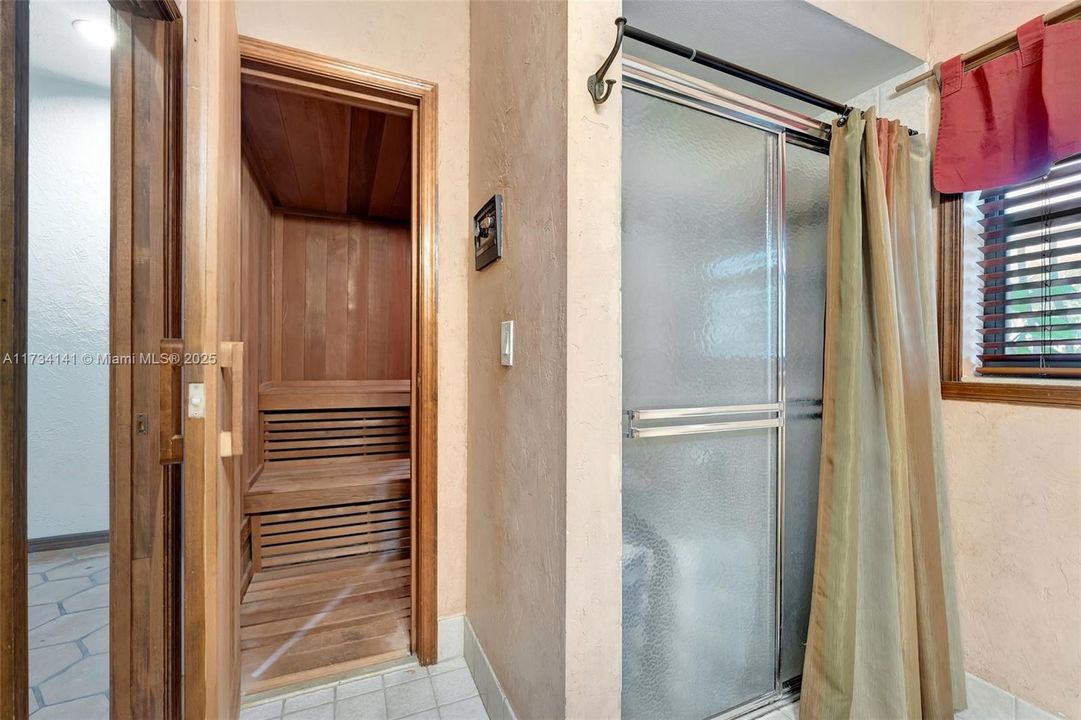 Recently Sold: $1,089,000 (5 beds, 3 baths, 3775 Square Feet)