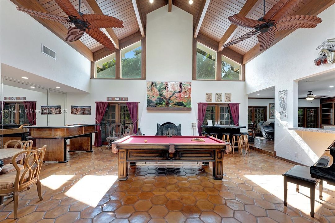 Recently Sold: $1,089,000 (5 beds, 3 baths, 3775 Square Feet)