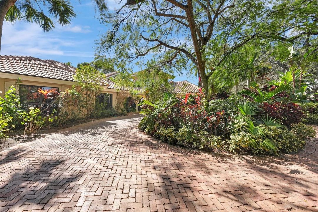 Recently Sold: $1,089,000 (5 beds, 3 baths, 3775 Square Feet)