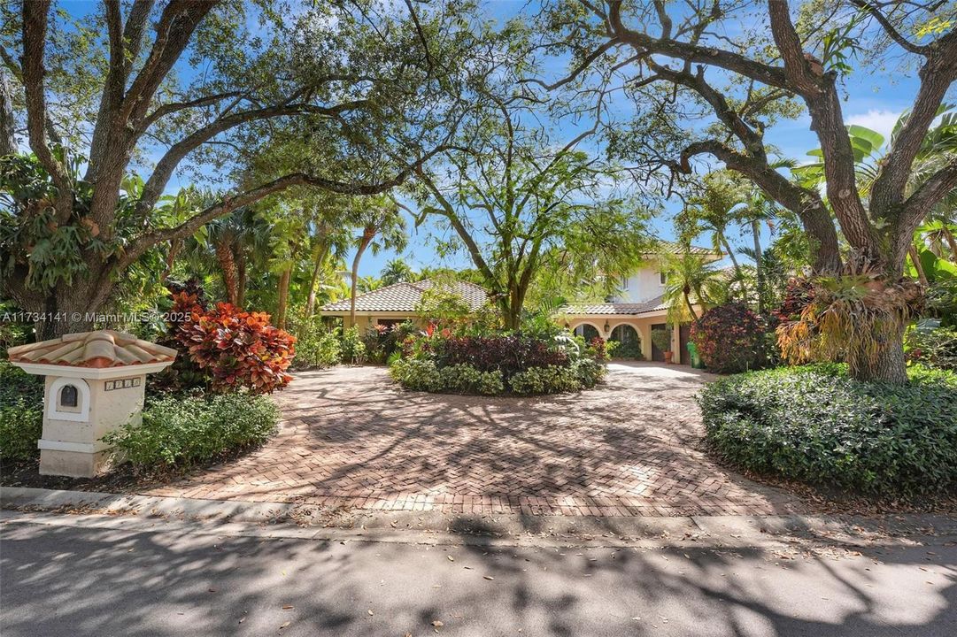 Recently Sold: $1,089,000 (5 beds, 3 baths, 3775 Square Feet)