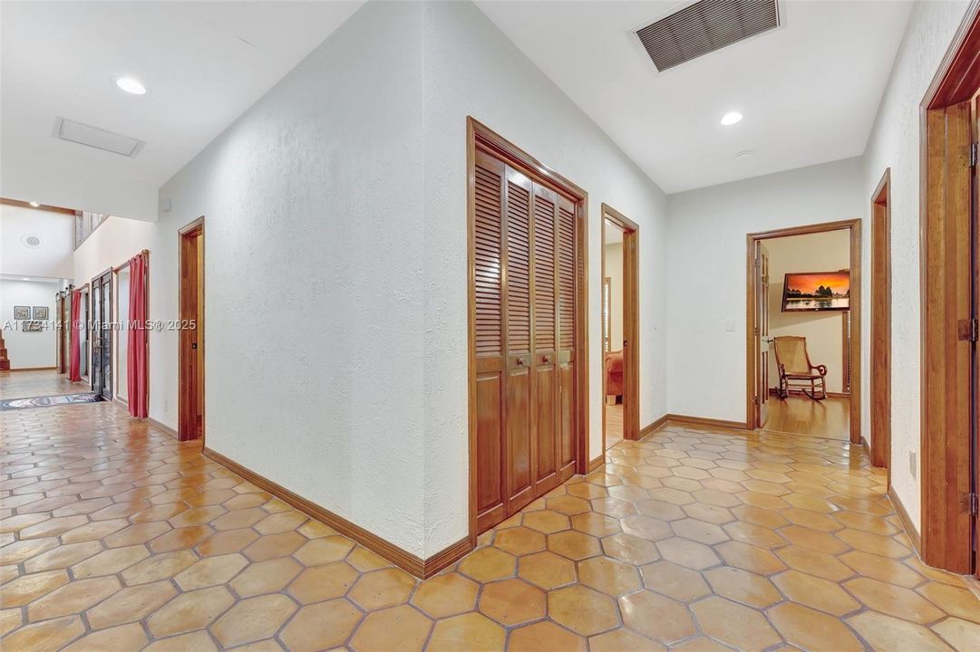 Recently Sold: $1,089,000 (5 beds, 3 baths, 3775 Square Feet)