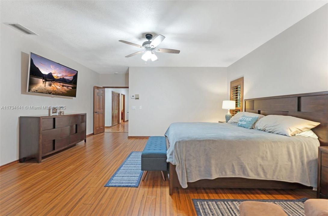 Recently Sold: $1,089,000 (5 beds, 3 baths, 3775 Square Feet)