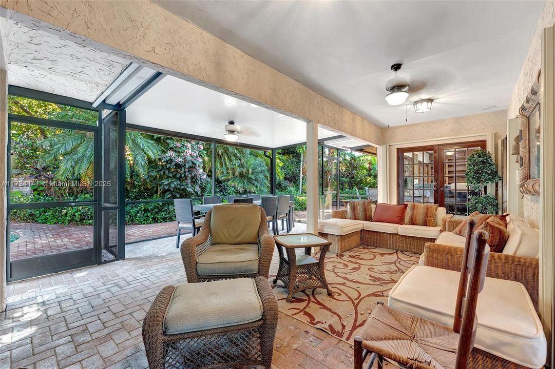 Recently Sold: $1,089,000 (5 beds, 3 baths, 3775 Square Feet)