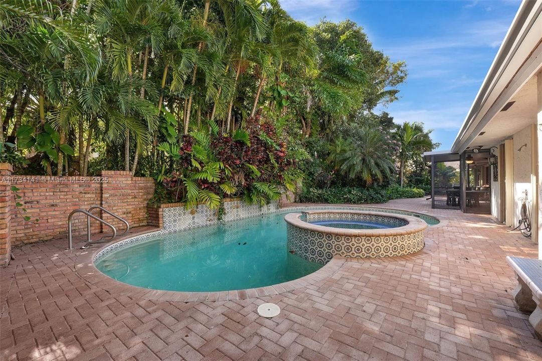 Recently Sold: $1,089,000 (5 beds, 3 baths, 3775 Square Feet)