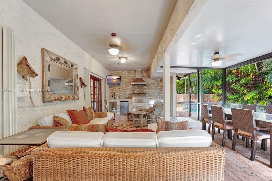 Recently Sold: $1,089,000 (5 beds, 3 baths, 3775 Square Feet)