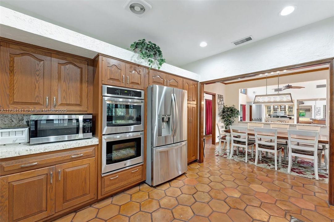 Recently Sold: $1,089,000 (5 beds, 3 baths, 3775 Square Feet)