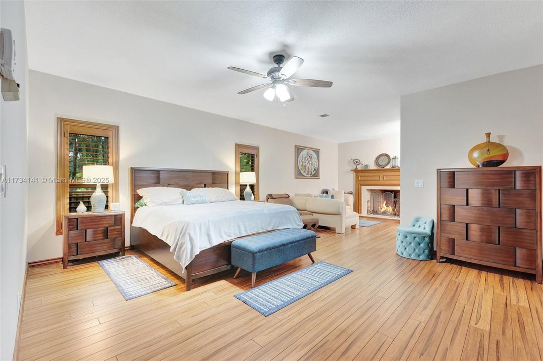 Recently Sold: $1,089,000 (5 beds, 3 baths, 3775 Square Feet)