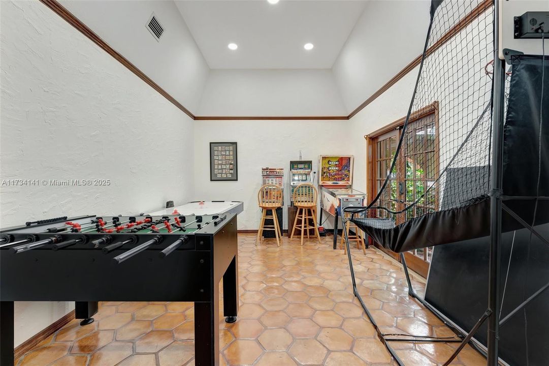 Recently Sold: $1,089,000 (5 beds, 3 baths, 3775 Square Feet)