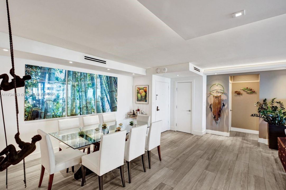 Под контрактом: $1,349,000 (2 спален, 2 ванн, 1409 Квадратных фут)