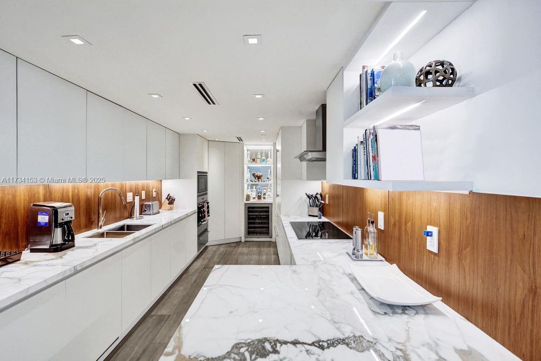 Под контрактом: $1,349,000 (2 спален, 2 ванн, 1409 Квадратных фут)