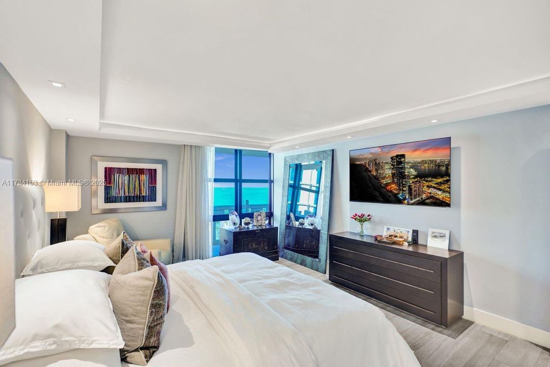 Под контрактом: $1,349,000 (2 спален, 2 ванн, 1409 Квадратных фут)