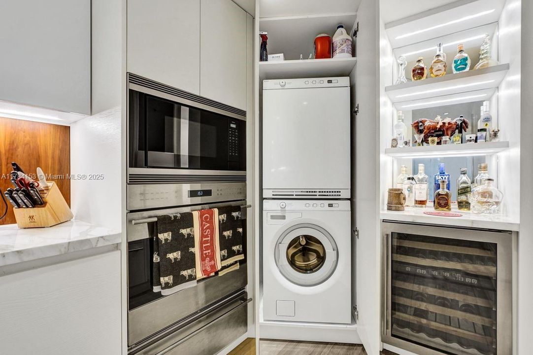 Под контрактом: $1,349,000 (2 спален, 2 ванн, 1409 Квадратных фут)