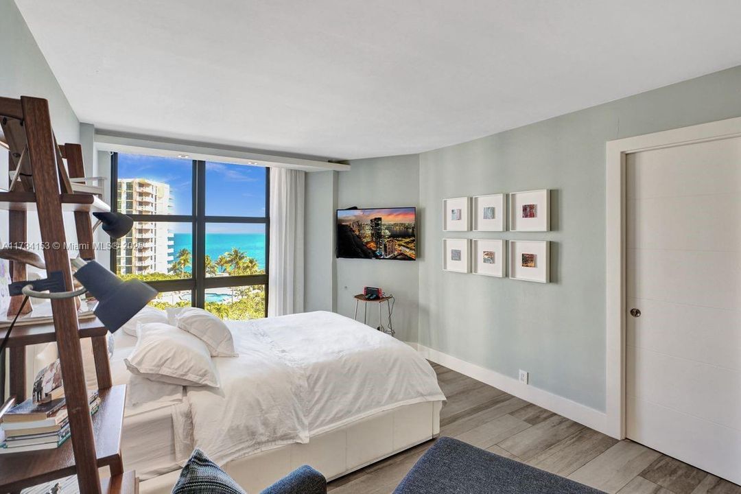 Под контрактом: $1,349,000 (2 спален, 2 ванн, 1409 Квадратных фут)