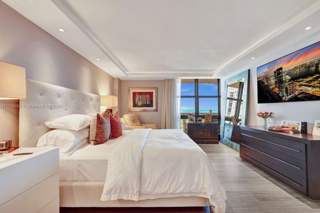 Под контрактом: $1,349,000 (2 спален, 2 ванн, 1409 Квадратных фут)