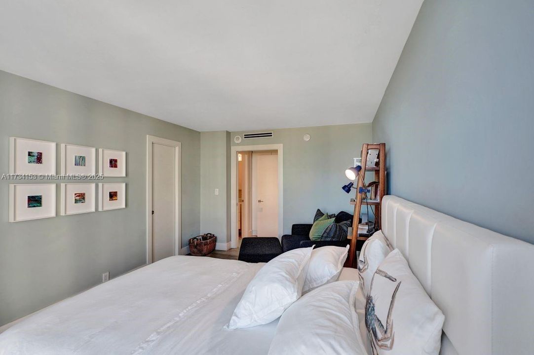 Под контрактом: $1,349,000 (2 спален, 2 ванн, 1409 Квадратных фут)