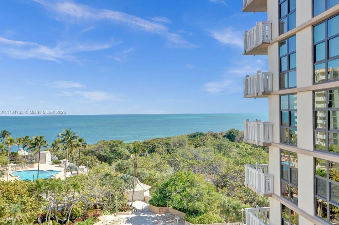 Под контрактом: $1,349,000 (2 спален, 2 ванн, 1409 Квадратных фут)