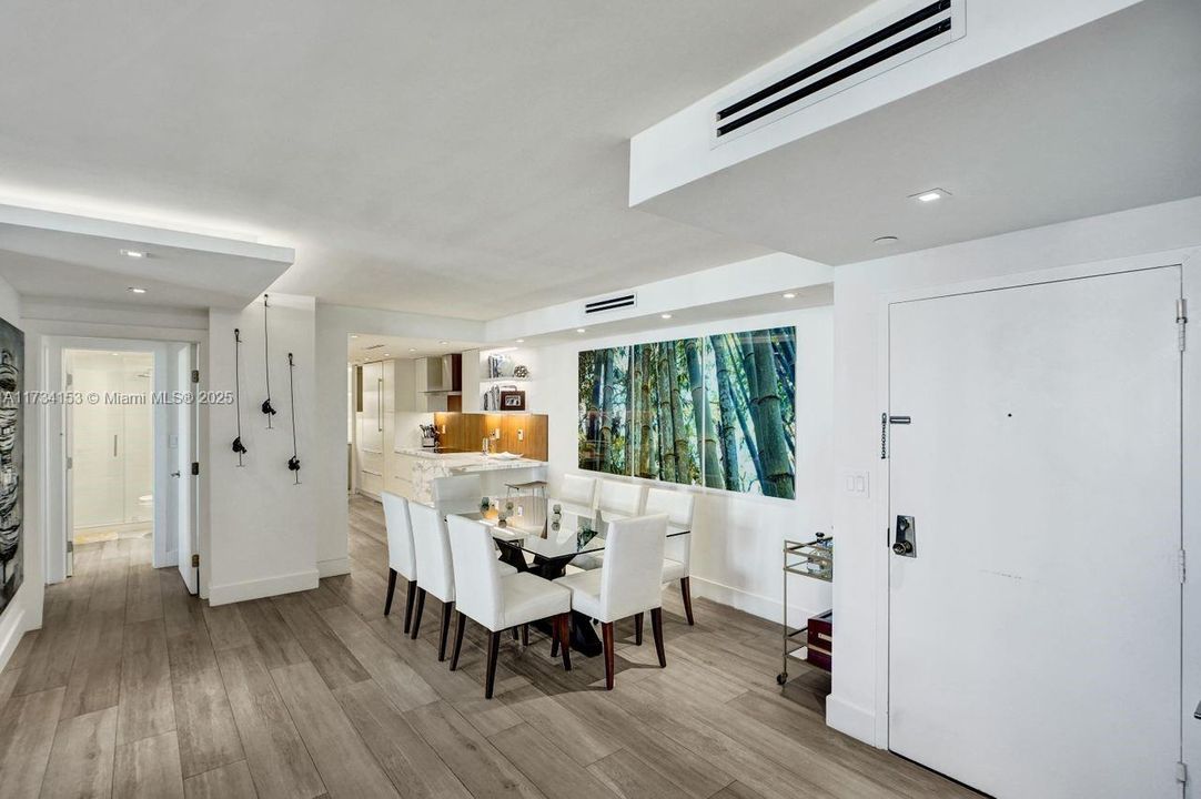 Под контрактом: $1,349,000 (2 спален, 2 ванн, 1409 Квадратных фут)