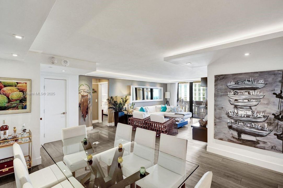 Под контрактом: $1,349,000 (2 спален, 2 ванн, 1409 Квадратных фут)