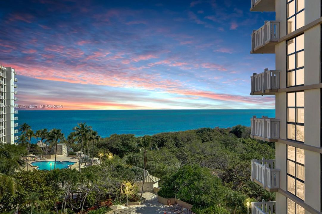 Под контрактом: $1,349,000 (2 спален, 2 ванн, 1409 Квадратных фут)