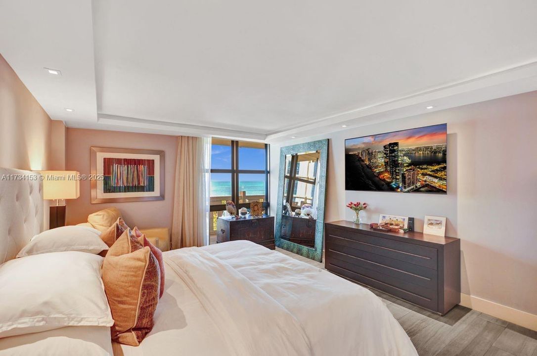 Под контрактом: $1,349,000 (2 спален, 2 ванн, 1409 Квадратных фут)