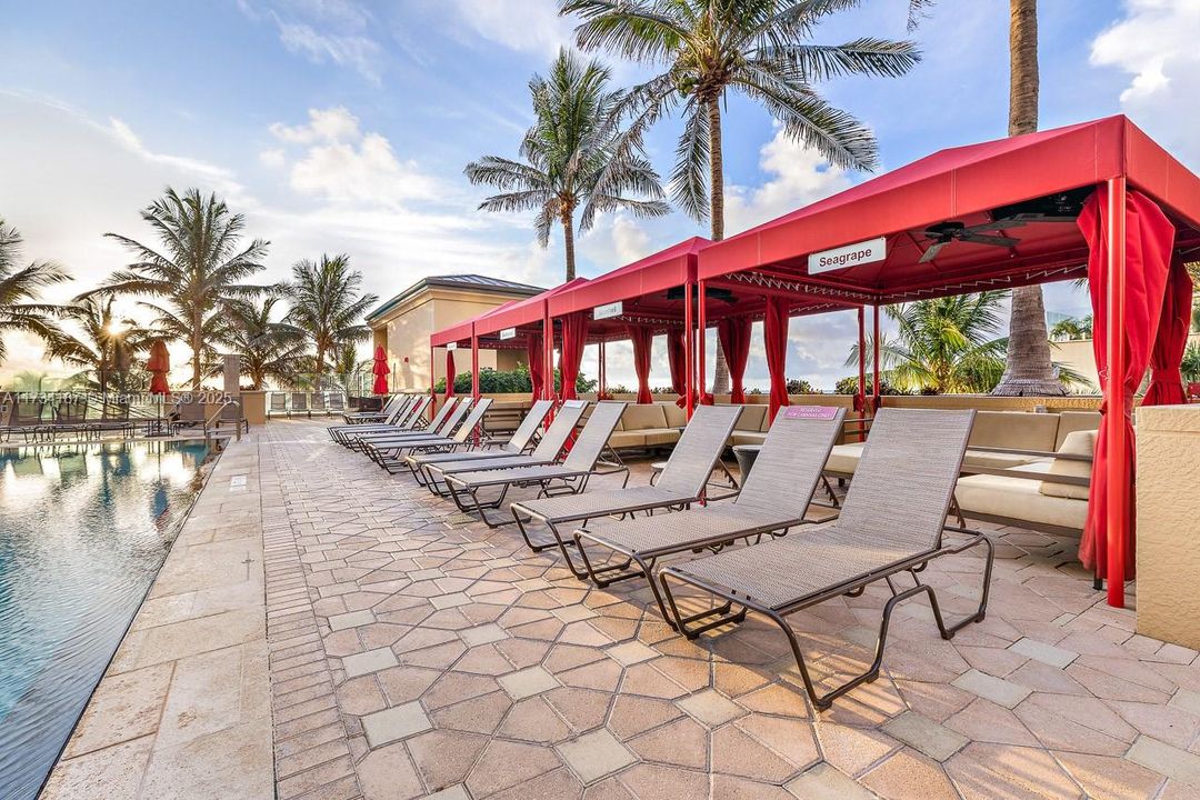 For Sale: $650,000 (2 beds, 2 baths, 1048 Square Feet)