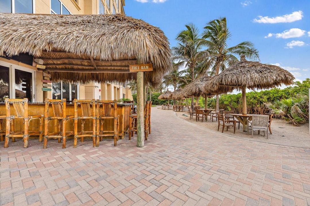 For Sale: $650,000 (2 beds, 2 baths, 1048 Square Feet)