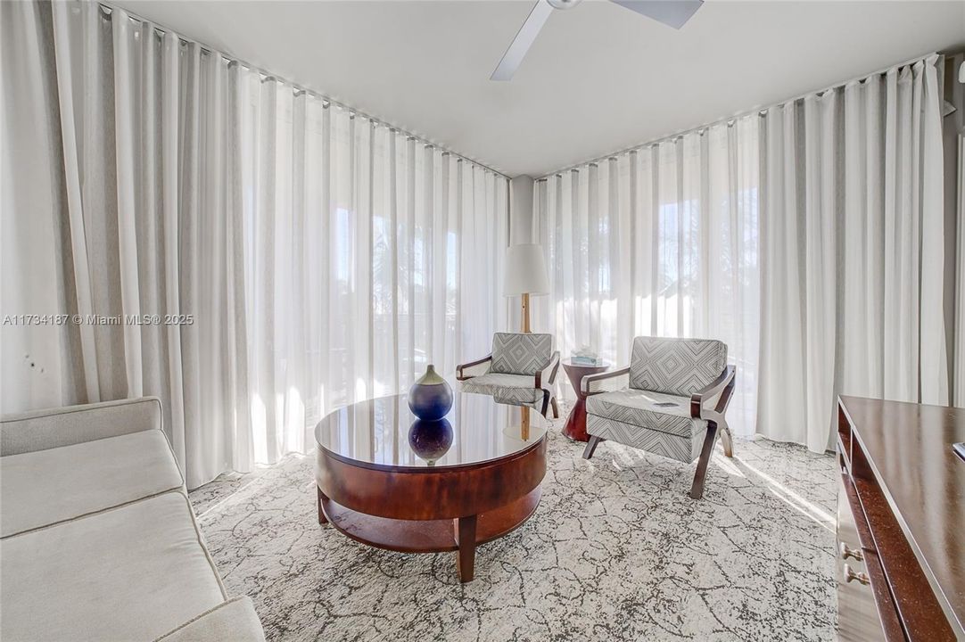 For Sale: $650,000 (2 beds, 2 baths, 1048 Square Feet)