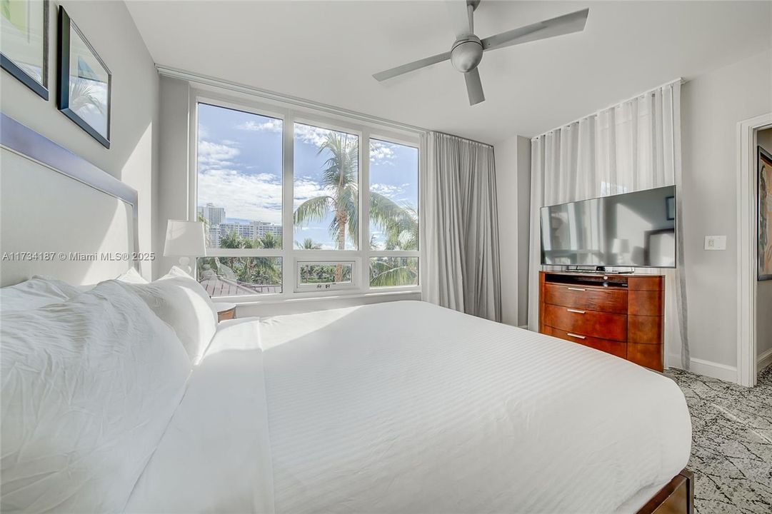 For Sale: $650,000 (2 beds, 2 baths, 1048 Square Feet)