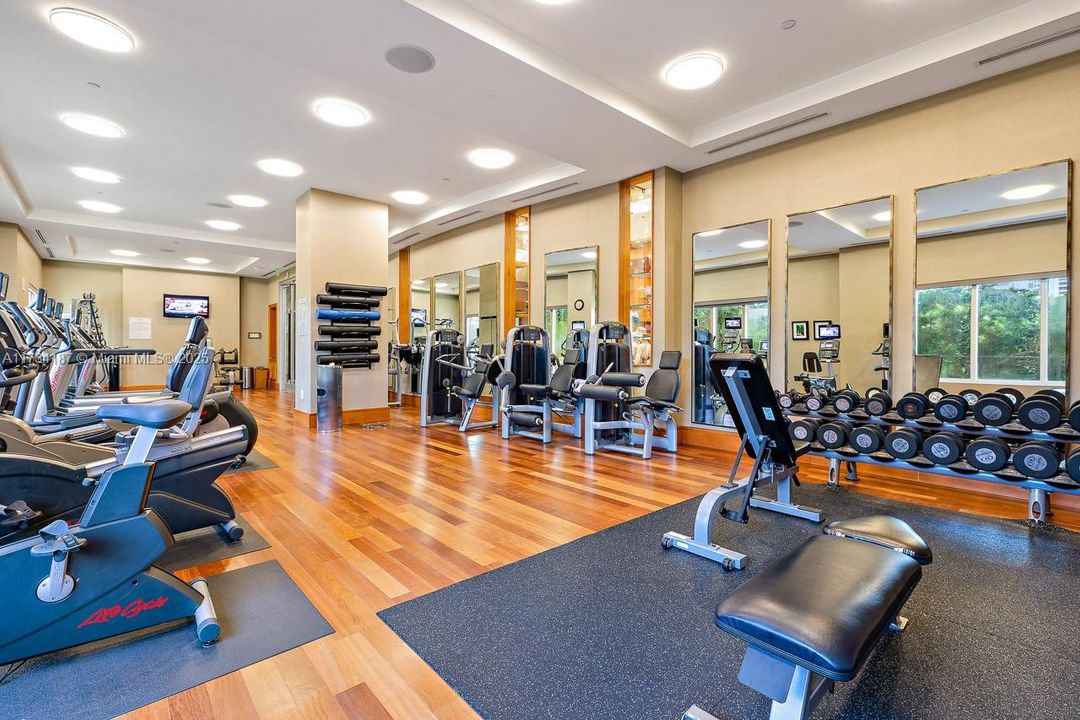 For Sale: $650,000 (2 beds, 2 baths, 1048 Square Feet)