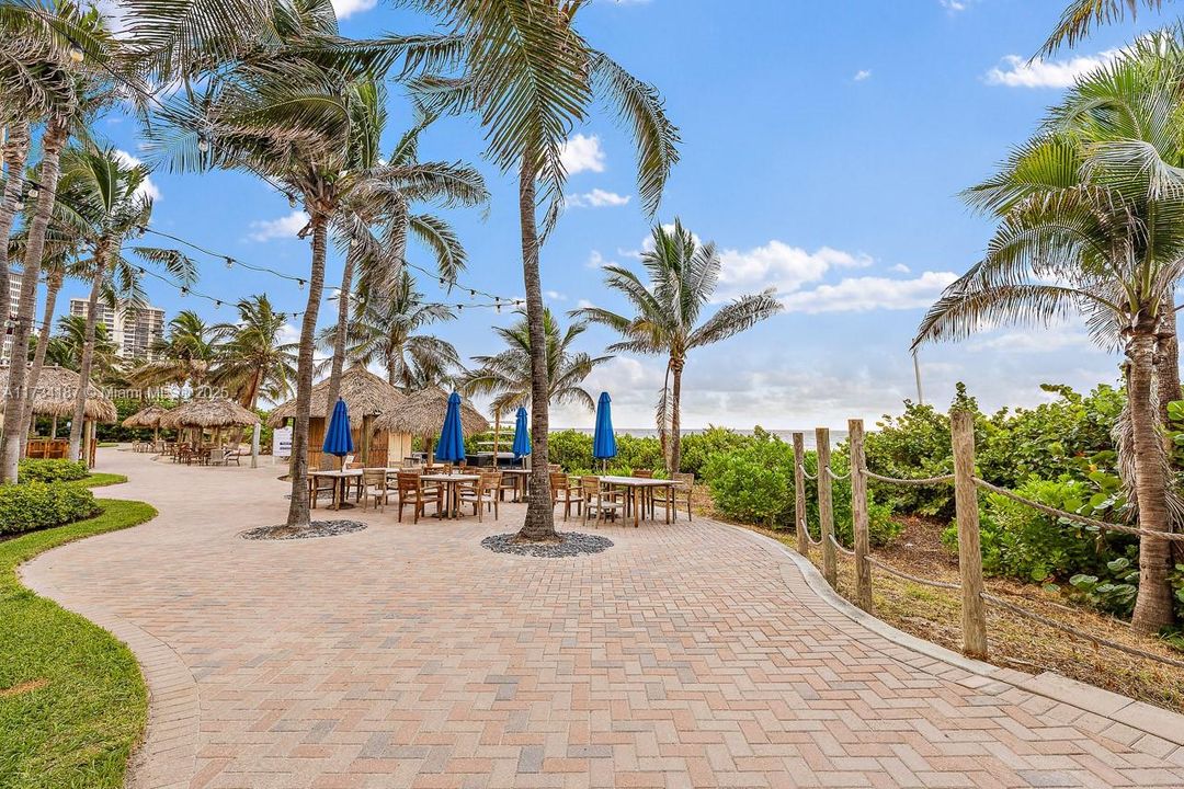 For Sale: $650,000 (2 beds, 2 baths, 1048 Square Feet)