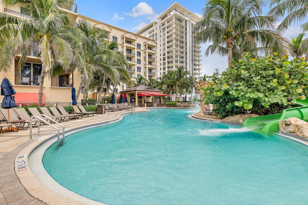 For Sale: $650,000 (2 beds, 2 baths, 1048 Square Feet)