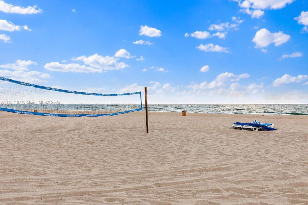 For Sale: $650,000 (2 beds, 2 baths, 1048 Square Feet)