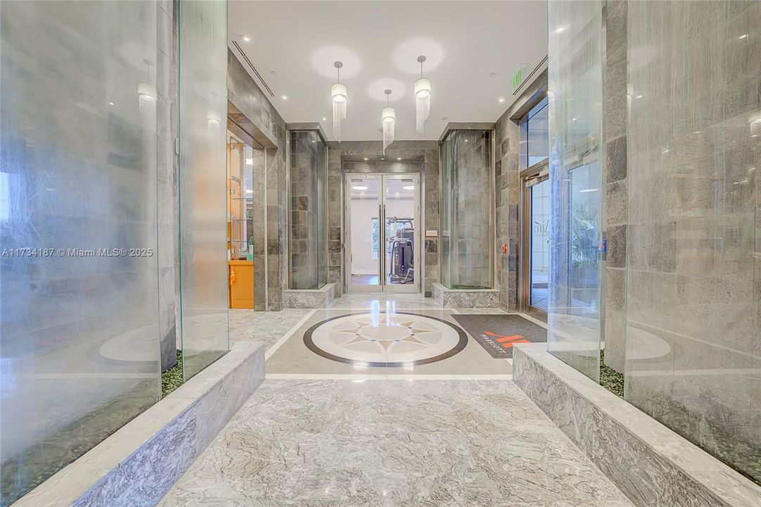 For Sale: $650,000 (2 beds, 2 baths, 1048 Square Feet)